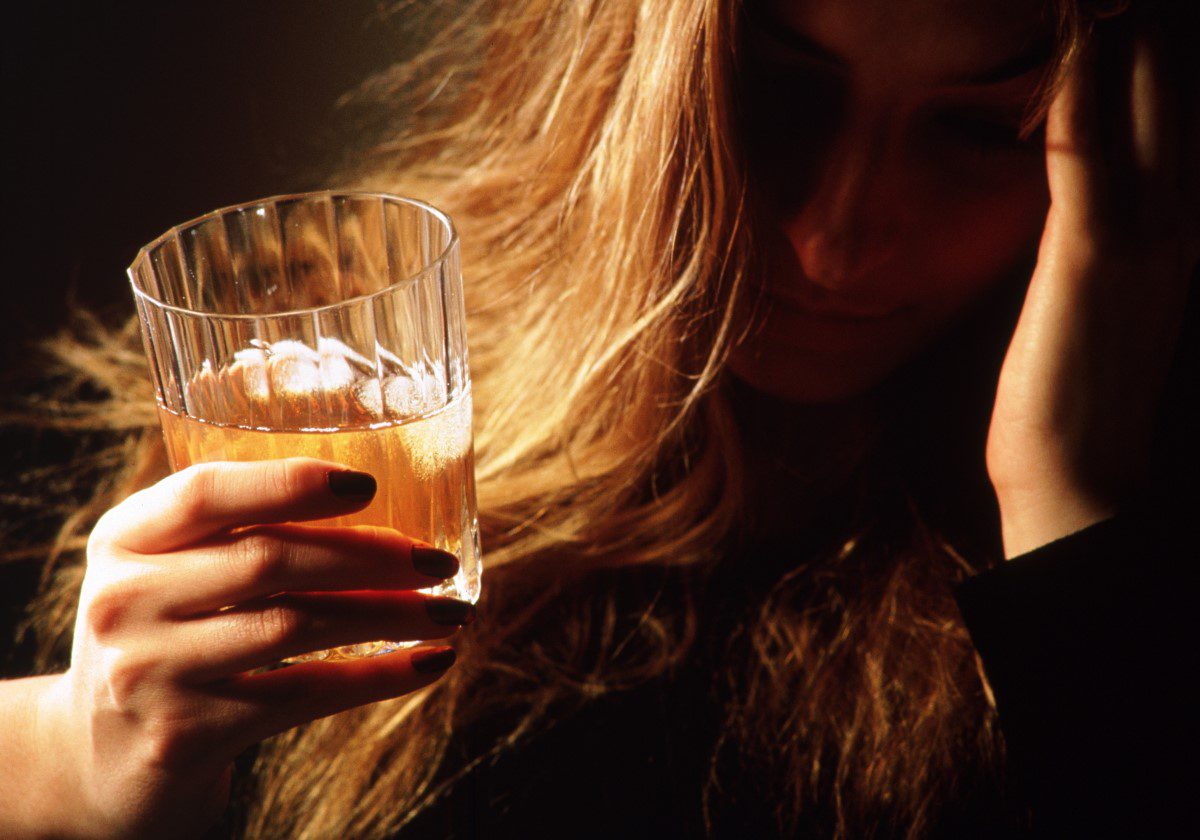 以为不喝大酒就不伤身了？978万人研究显示，常喝小酒危害更大 ＊ 阿波罗新闻网